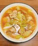 鶏もも肉とキャベツのピリ辛スープ煮