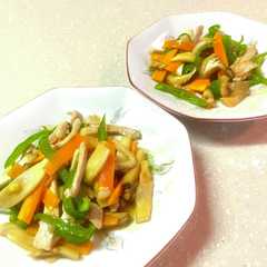 รูปของ 野菜肉絲　青椒エリンギ人参肉絲　
