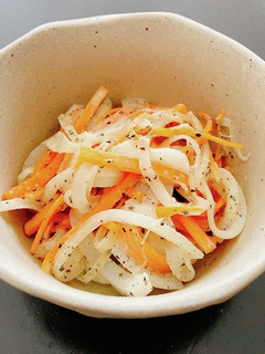 レンジで、玉ねぎ、人参のゴママヨサラダ-レシピのメイン写真