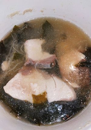 残りぶりのお刺身のお味噌汁にしましょ-レシピのメイン写真