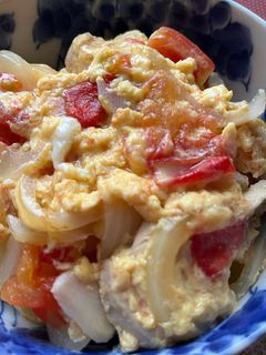 【フレイル予防】トマト入り親子丼-レシピのメイン写真