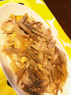 ごぼう玉ねぎ豚バラの卵とじ丼-レシピのメイン写真