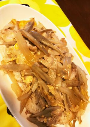 ごぼう玉ねぎ豚バラの卵とじ丼-レシピのメイン写真