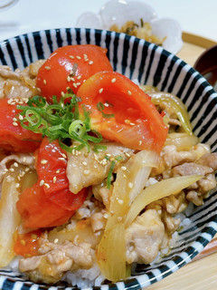 トマトと豚こまの和風にんにく丼-レシピのメイン写真