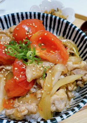 トマトと豚こまの和風にんにく丼-レシピのメイン写真