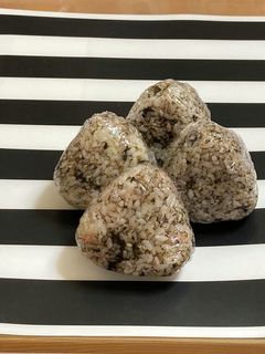 干しエビ・ゴマの炊込みご飯 鶏がら焼海苔-レシピのメイン写真