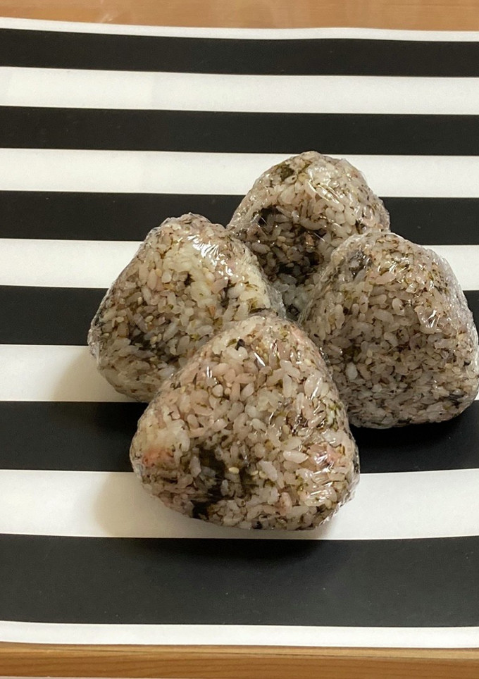 干しエビ・ゴマの炊込みご飯 鶏がら焼海苔-レシピのメイン写真