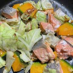 รูปของ 10分ほっとけ！鮭と粉チーズの蒸し焼き