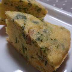 รูปของ コーンとほうれん草の炊飯器ケーキ