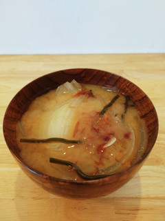 ごろっと玉ねぎのかんたん味噌汁-レシピのメイン写真