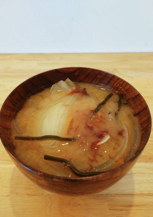 ごろっと玉ねぎのかんたん味噌汁-レシピのメイン写真