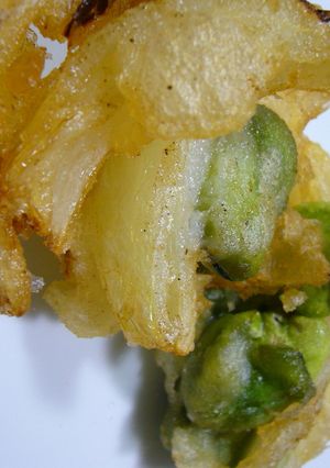 サクッ♪モチ♫そら豆と新玉ねぎのかき揚げ-レシピのメイン写真