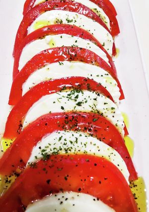 冷たいトマトでカプレーゼ♪切って挟むだけ-レシピのメイン写真