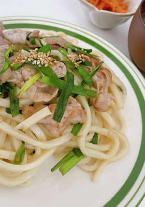ニラと豚こまの塩焼きうどん-レシピのメイン写真