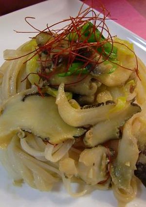 鮑と春キャベツのパスタ-レシピのメイン写真
