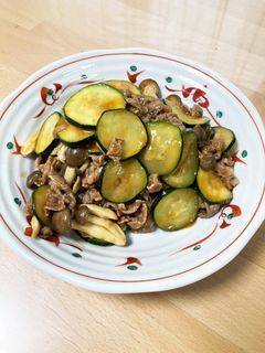 ズッキーニと牛こま肉としめじの中華炒め-レシピのメイン写真
