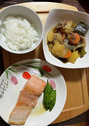 肉じゃがとサーモンのバター焼き♪-レシピのメイン写真
