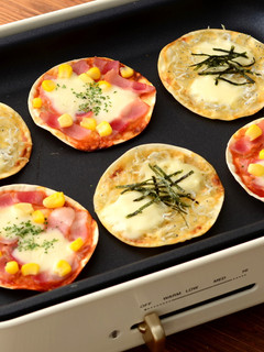 ホットプレートで♪モッツァレラのミニピザ-レシピのメイン写真