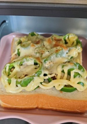 食パンアレンジ☆夏乗り切る丸ごとピーマン-レシピのメイン写真