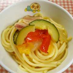 A picture of パプリカとズッキーニのスパゲティ.