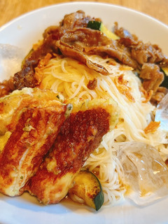 夏バテに!肉炒め×納豆のぶっかけそうめん-レシピのメイン写真