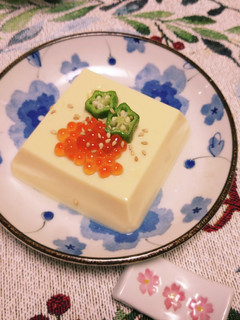 卵豆腐をオクラとイクラで彩りよく美味しく-レシピのメイン写真