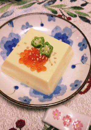 卵豆腐をオクラとイクラで彩りよく美味しく-レシピのメイン写真
