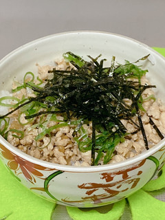 生姜の効いた鶏そぼろ丼♫-レシピのメイン写真