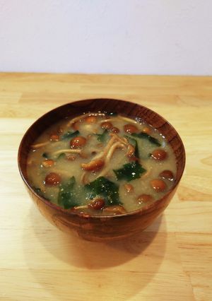 たっぷりなめことわかめのかんたん味噌汁-レシピのメイン写真