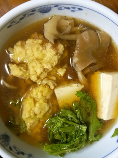 梅干しが主役・キノコと鶏だんごの気楽な鍋-レシピのメイン写真