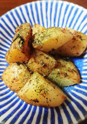 祝10位入ハーブ薫る♪アンチョビポテト♪-レシピのメイン写真