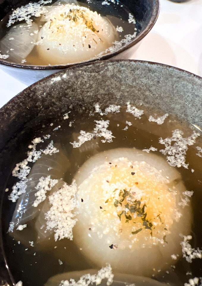炊飯器で簡単　新玉ねぎ丸ごとスープ-レシピのメイン写真