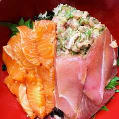 รูปของ お手軽！切り盛り海鮮丼！！