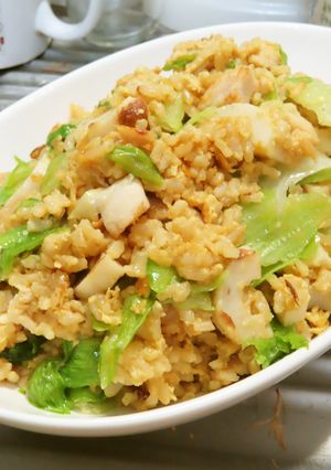 前期高齢者用チキンと焼竹輪入り発芽米炒飯-レシピのメイン写真