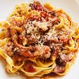 レア投稿!牛ホルモンのトマト煮込みパスタ