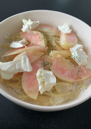 桃とクリームチーズのワンパンパスタ-レシピのメイン写真