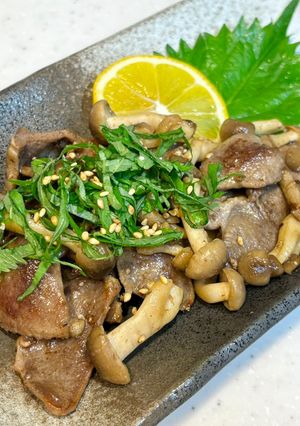 夕飯やおつまみに。豚タンしめじのレモン大葉焼き-レシピのメイン写真