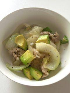 アボカドと豚肉の塩麹炒め-レシピのメイン写真