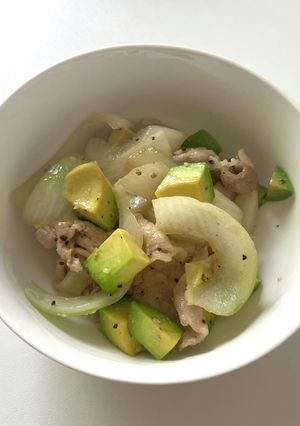 アボカドと豚肉の塩麹炒め-レシピのメイン写真