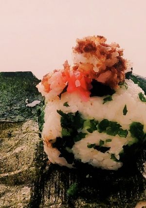 “味付け海苔々ネギ若布梅おかかおにぎり”-レシピのメイン写真