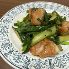 รูปของ 鶏ときゅうりとニラのオイスター炒め