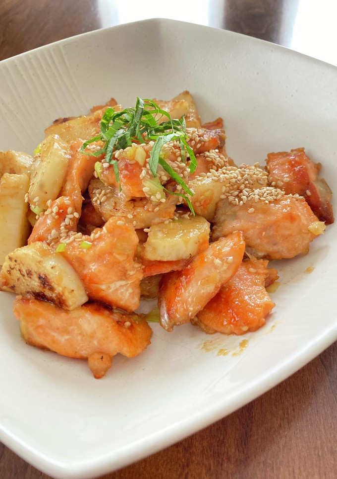 胡麻風味のやまいもと鮭の炒め物-レシピのメイン写真