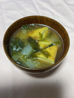 『お魚厚揚げ』•玉ねぎ•わかめの味噌汁-レシピのメイン写真