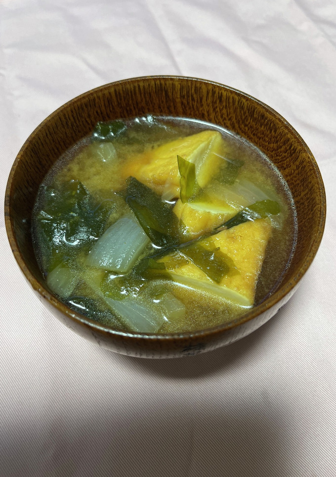 『お魚厚揚げ』•玉ねぎ•わかめの味噌汁-レシピのメイン写真