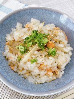 鮭と舞茸の塩出汁炊き込みご飯-レシピのメイン写真