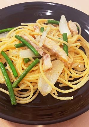 ワンパン焼豚とニンニク茎のスタミナパスタ-レシピのメイン写真
