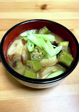 味噌汁 なすとオクラ、ちくわや油揚げ-レシピのメイン写真