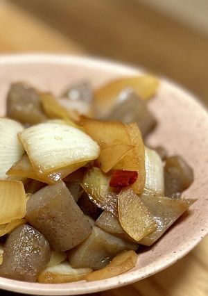 【砂糖不使用】新玉でピリ辛こんにゃく-レシピのメイン写真