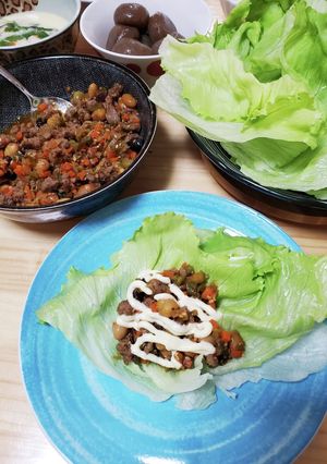 ピリ辛粗挽きミンチとビーンズレタス包み-レシピのメイン写真