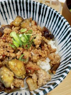 なすと豚ミンチのピリ辛スタミナ丼-レシピのメイン写真